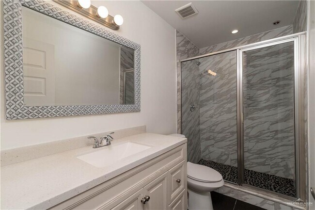 Building Photo - 312 N 17th St