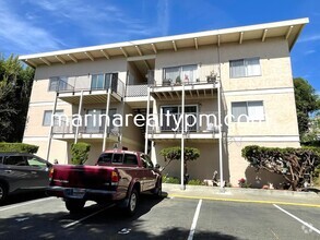 Building Photo - Large Two Bedroom Apartment! Beautiful View!