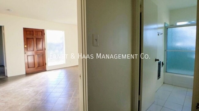 Building Photo - 3690 Country Club Dr