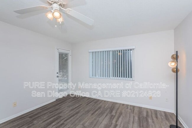 Building Photo - 7405 Charmant Dr