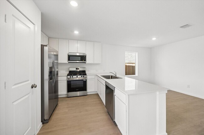 Building Photo - 16847 Spotted Oak Dr