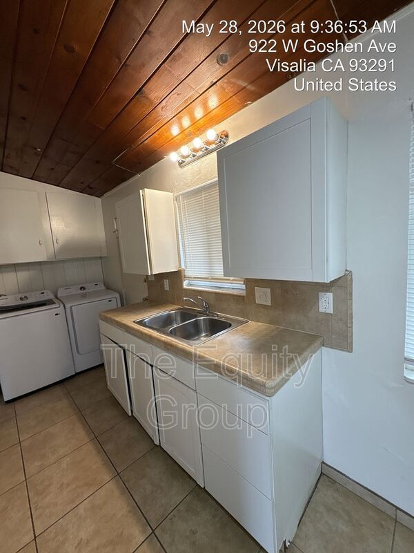 Building Photo - 922 W Goshen Ave