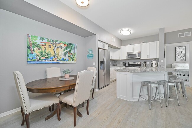Building Photo - NOW AVAILABLE - Cozy Condo in Fort Myers - 15 Minutes from Beach!