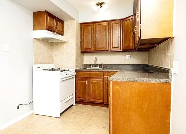 Building Photo - Stunning 3-Bedroom Townhome with One-Car Garage! Available NOW!