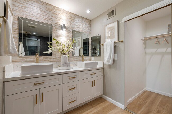 Building Photo - Luxurious Remodeled 2 Bedroom 2 Bath Home in Desirable Almaden Community!
