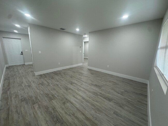 Building Photo - 2590 Hayden Dr