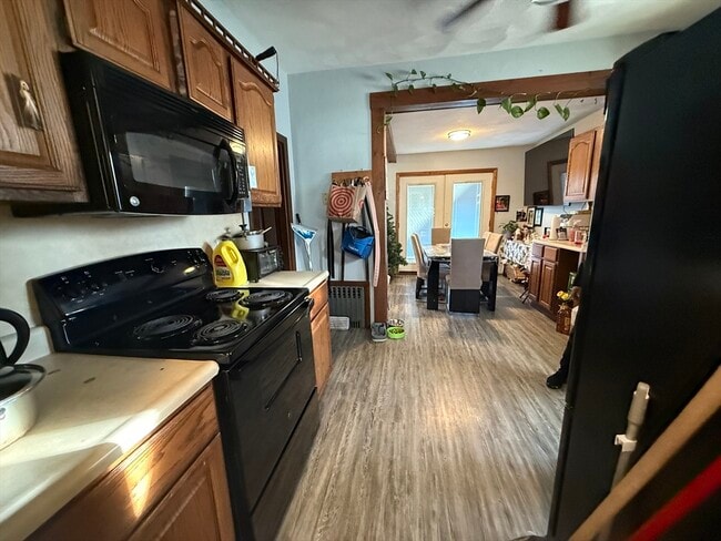 Building Photo - 11 Forrest St