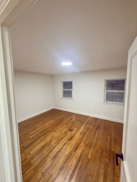 Building Photo - 352 S 25th St