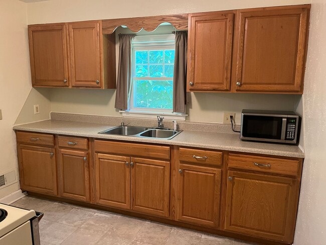 Building Photo - Two bedroom on quiet Dead-End street in Alton