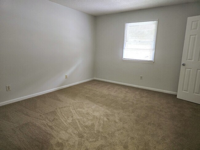 Building Photo - 4012 S Bend Dr