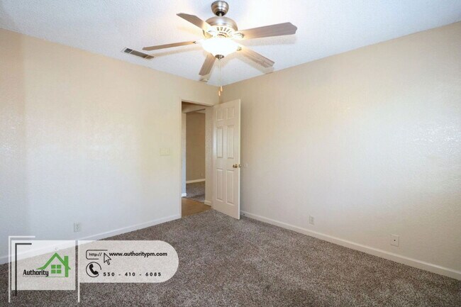 Building Photo - 1553 Bramble Pl