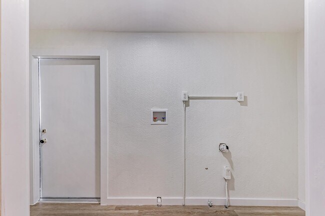 Building Photo - 3913 Avenue H