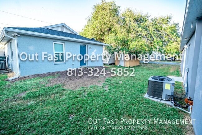 Building Photo - 724 W 14th St