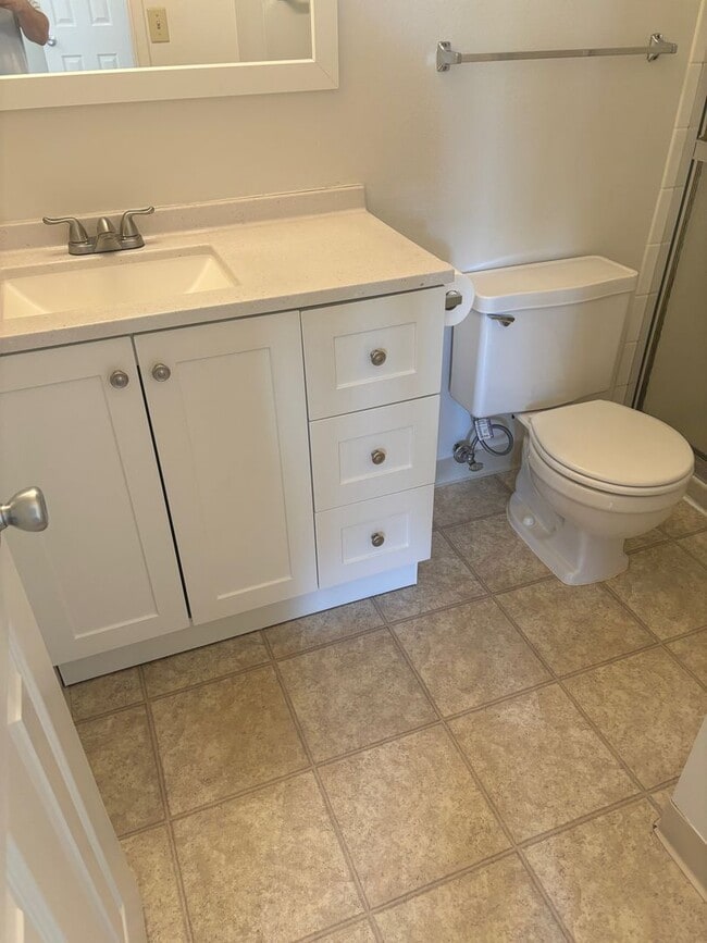 Building Photo - Updated 3bd/2.5ba Townhome in Lakewood