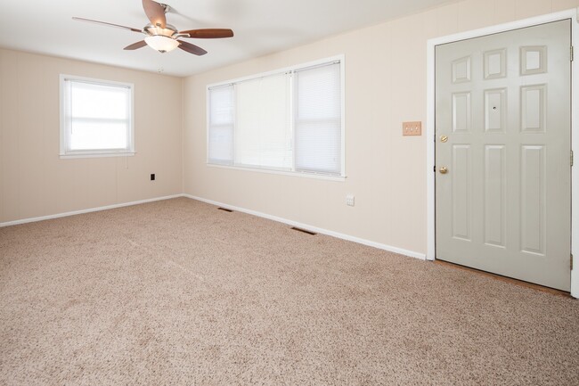 Building Photo - Ranch home near Christiana Hospital - Show...