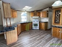 Building Photo - 3 Bedroom Mobile Home Available NOW! Baseline Estates Park