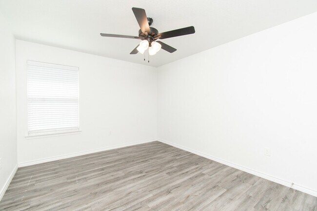 Building Photo - 527 Lost Trl