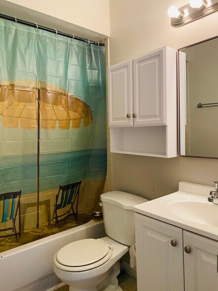 Bathroom at front - 1701 26th St S