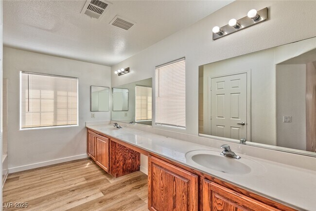 Building Photo - 10439 Zen Ct