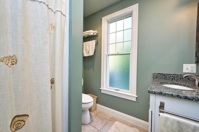 Building Photo - 73 Bayside Ave