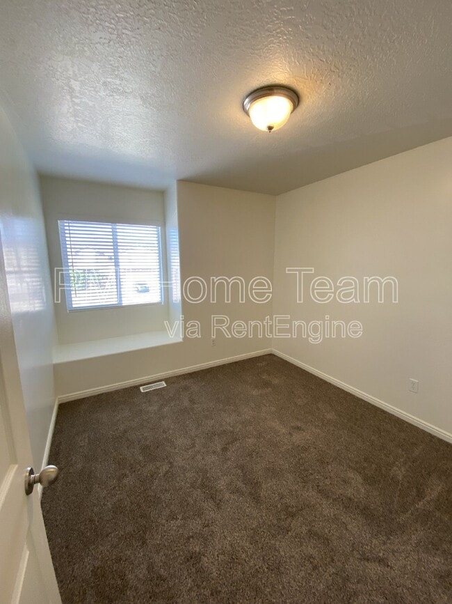 Building Photo - 1639 W 600 N