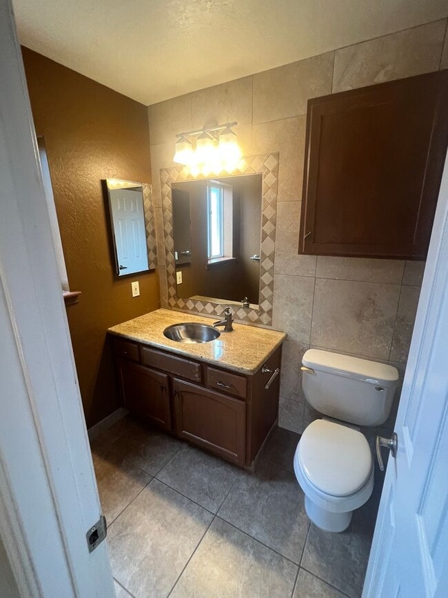 Building Photo - Unfurnished, 1-year long-term rental