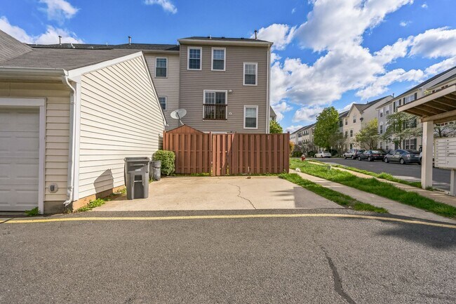 Building Photo - 46051 Marble Terrace