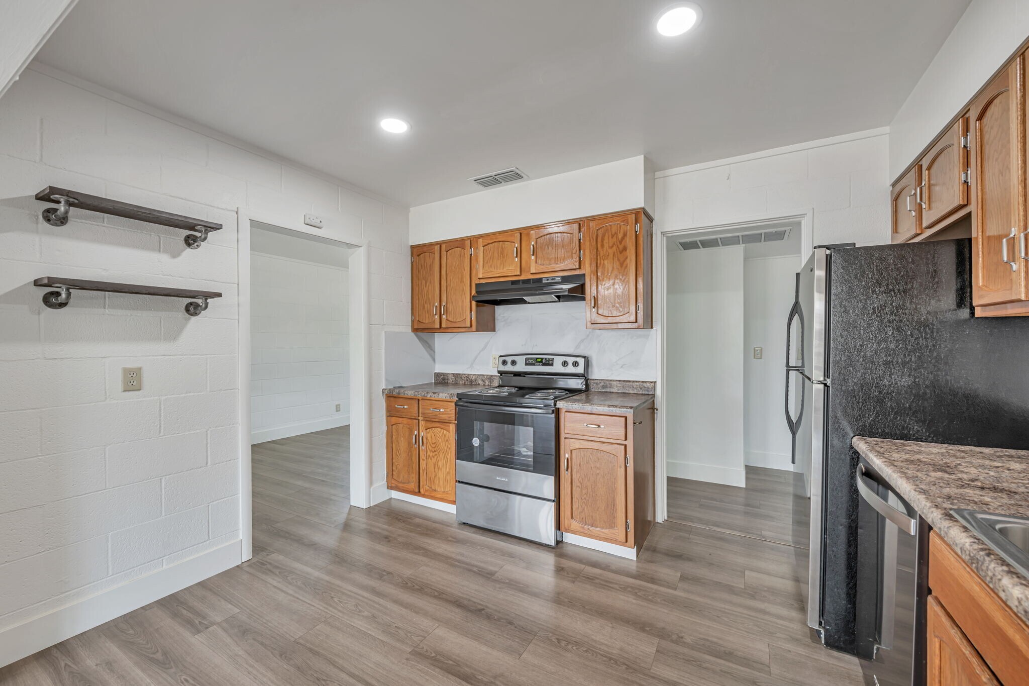 Building Photo - 5400 Valletta Way