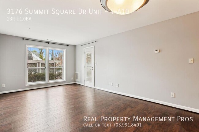 Building Photo - 3176 Summit Square Dr