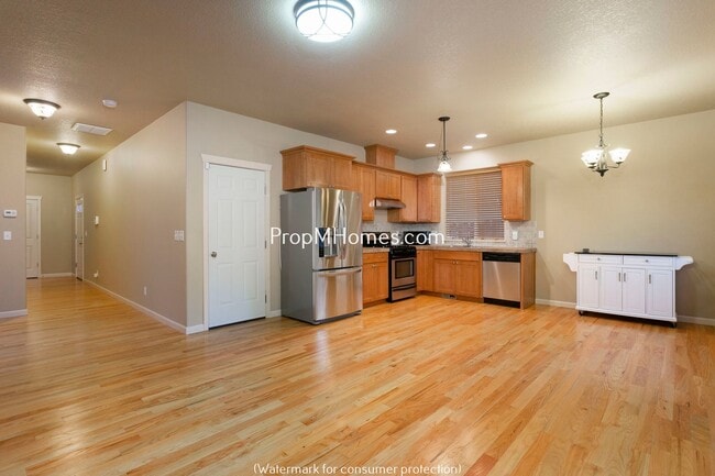 Building Photo - Charming Four Bedroom Home in Aloha on Quiet Cul-De-Sac!