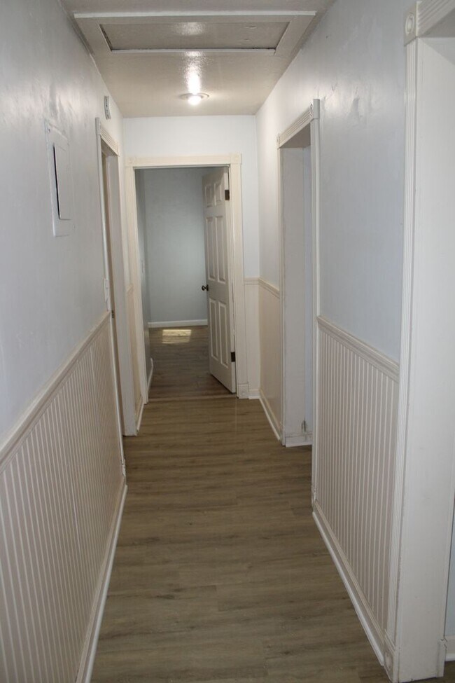 Building Photo - 135 Poinsettia Ave