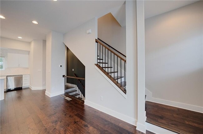 Building Photo - 733 Taylor Ct