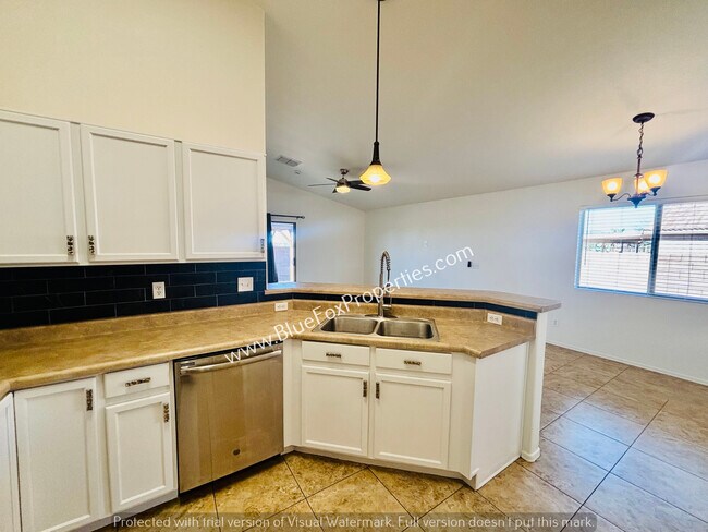 Building Photo - 5670 S Lemon Tree Dr