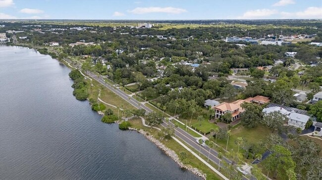 Building Photo - 215 Edgewater Dr