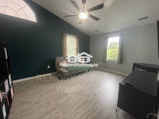 Building Photo - 8203 Watersedge Rd