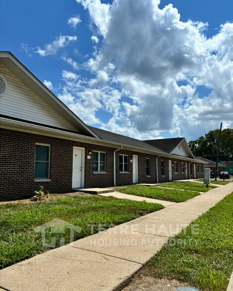 Building Photo - 275 N 18th St