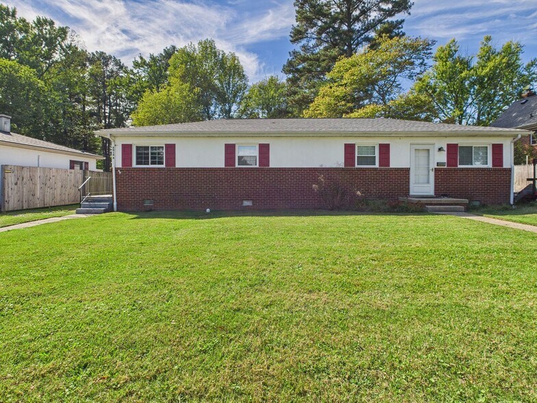 Primary Photo - 6018 Club Rd
