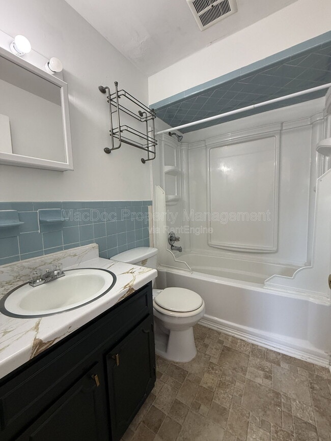 Building Photo - 1804 Sherwood Dr