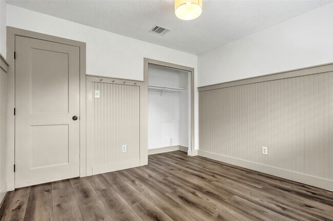 Building Photo - 10115 Kirkbluff Dr