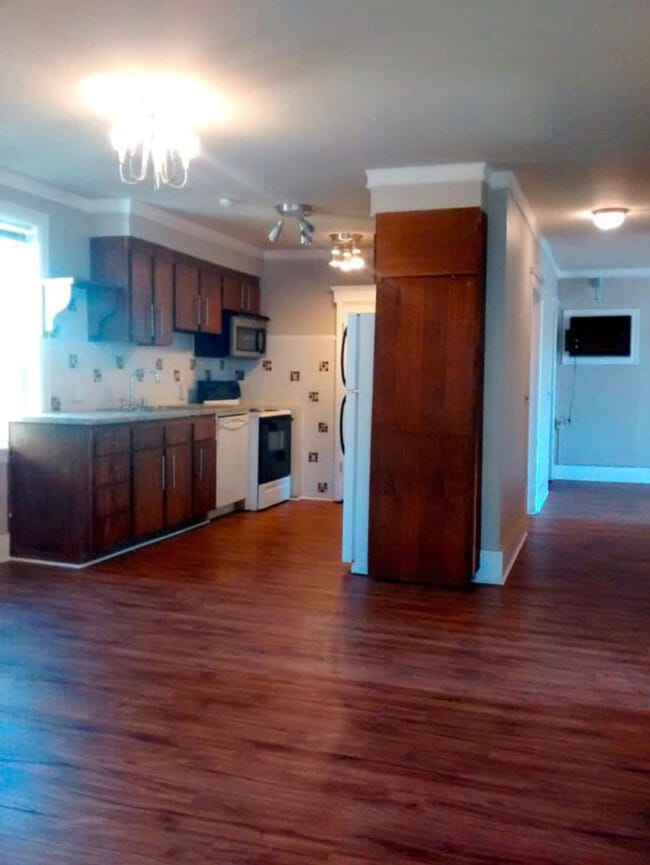 Building Photo - 3915 S Edmunds St