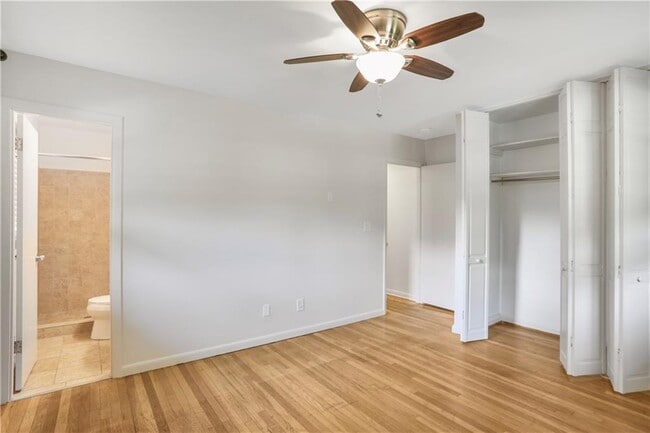 Building Photo - 3659 Admiral Dr