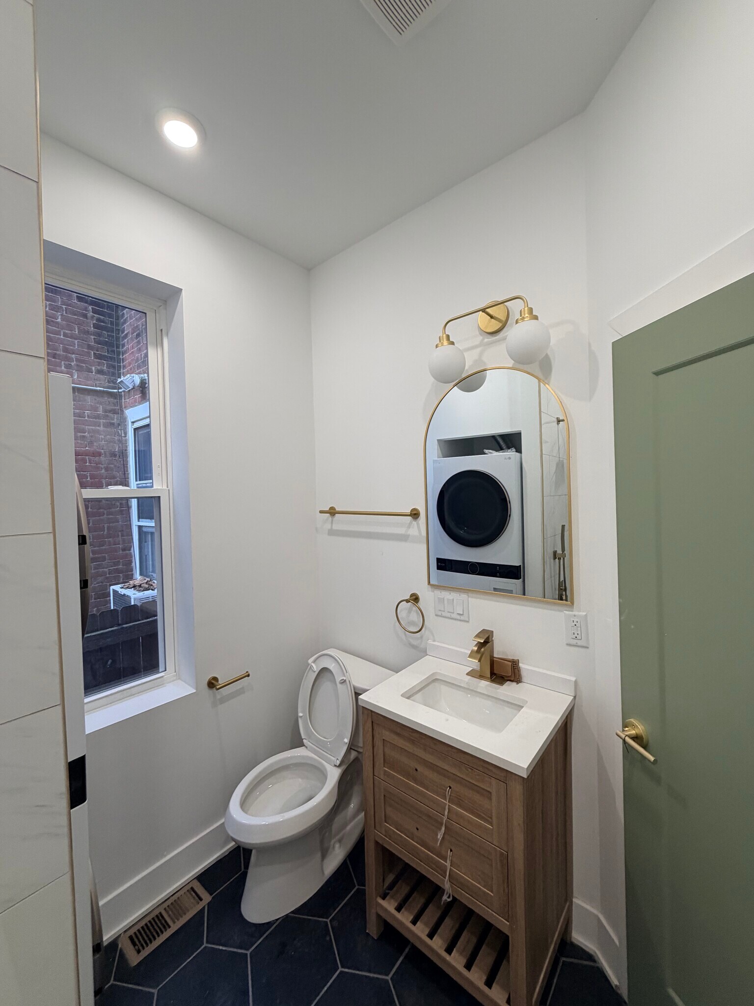 Building Photo - 1325 Kerbaugh St