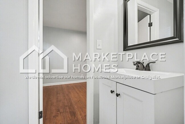 Building Photo - 2710 Dunmoreland Terrace