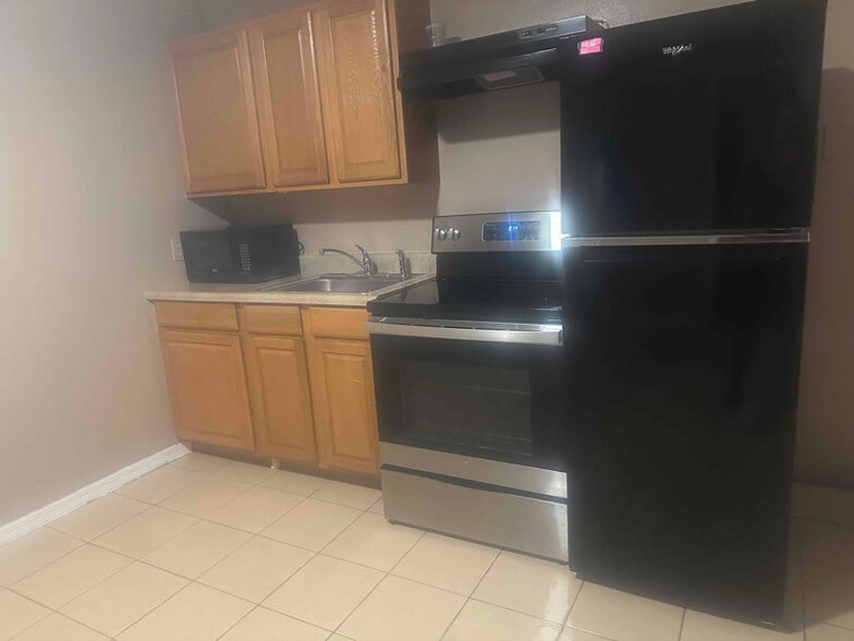 Building Photo - 914 Caribbean Dr