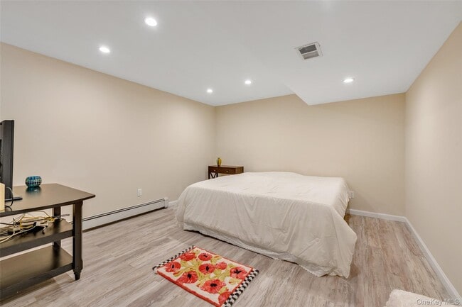 Building Photo - 8 Plaka Ct