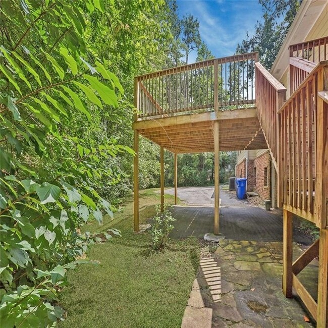 Building Photo - 3859 Peachtree Dunwoody Rd