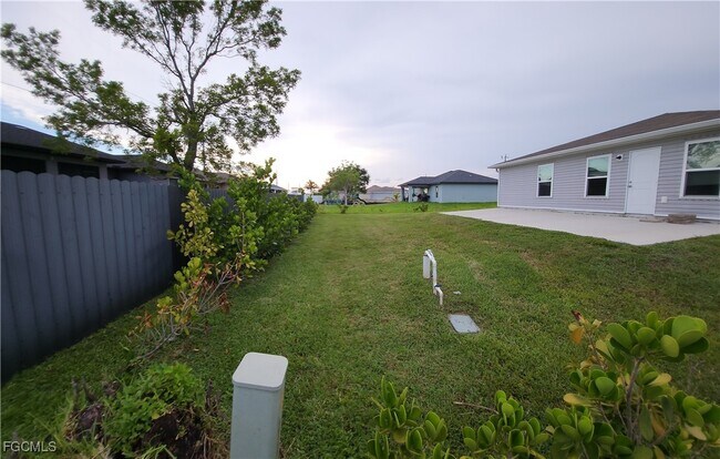 Building Photo - 616 NE 24th Terrace