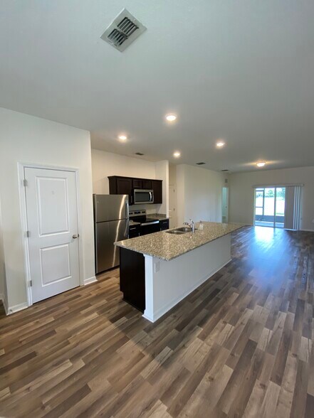 Building Photo - 3033 Neverland Dr