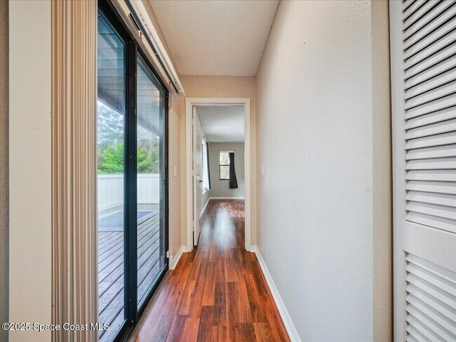 Building Photo - 1931 Dipol Courtway