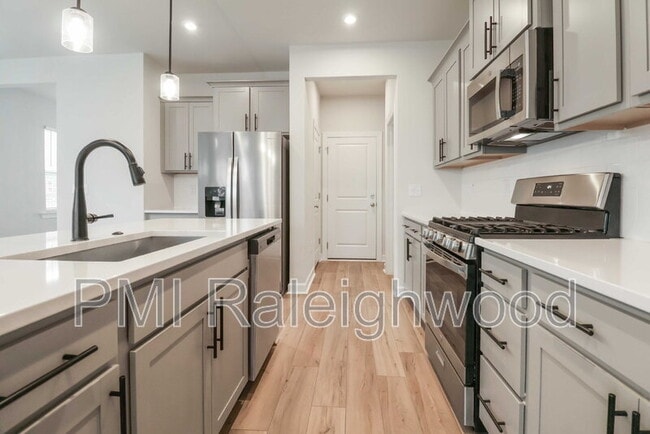 Building Photo - 521 Brittany Ct